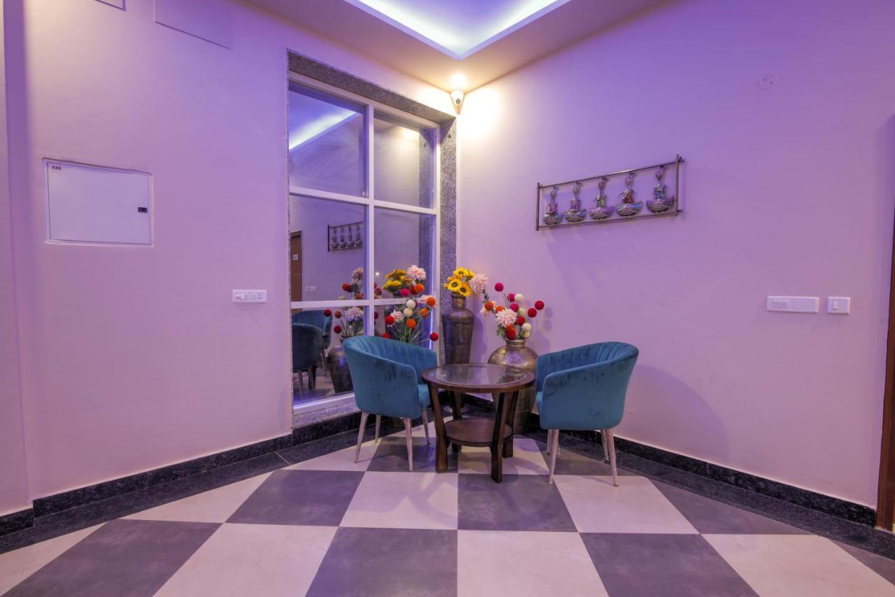 Twin Towers Bed and Breakfast Greater Noida Buitenkant foto