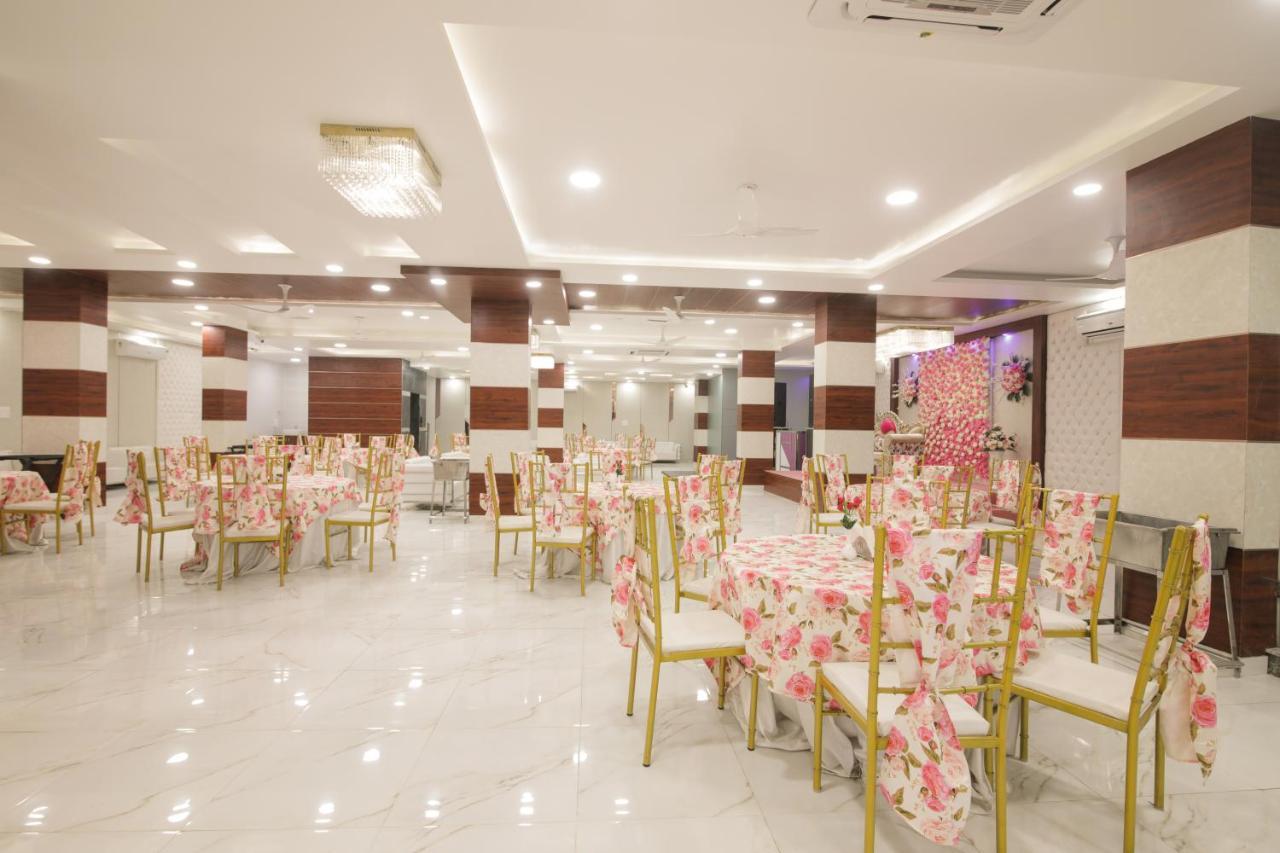 Twin Towers Bed and Breakfast Greater Noida Buitenkant foto