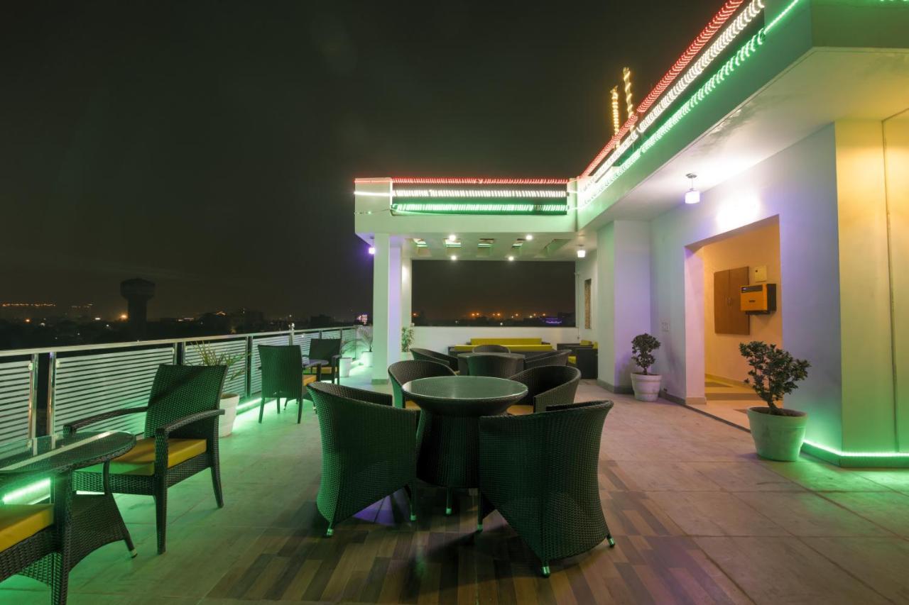 Twin Towers Bed and Breakfast Greater Noida Buitenkant foto