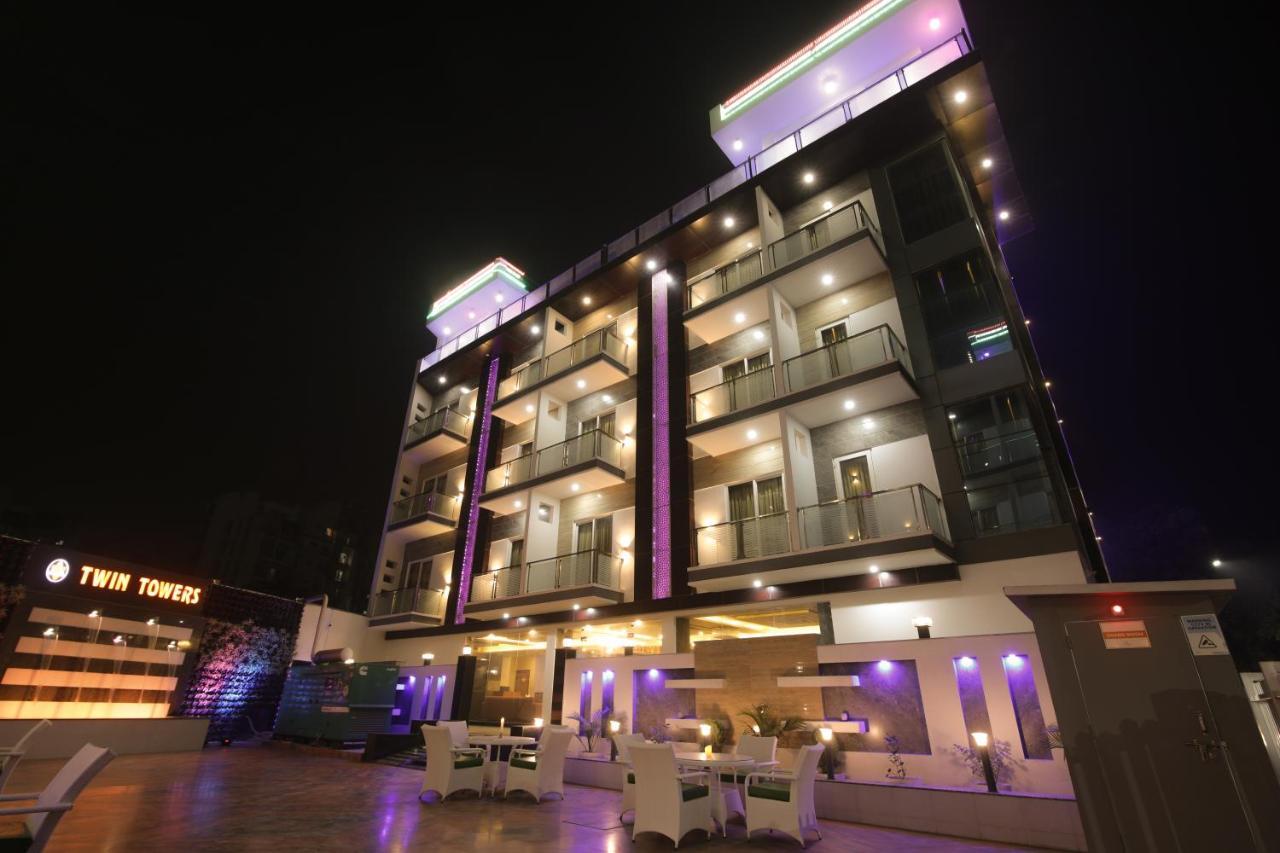Twin Towers Bed and Breakfast Greater Noida Buitenkant foto