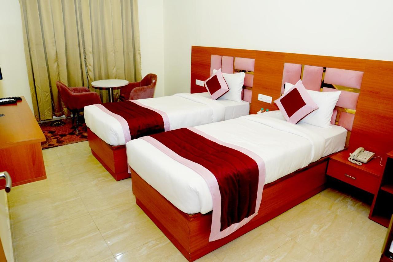 Twin Towers Bed and Breakfast Greater Noida Buitenkant foto
