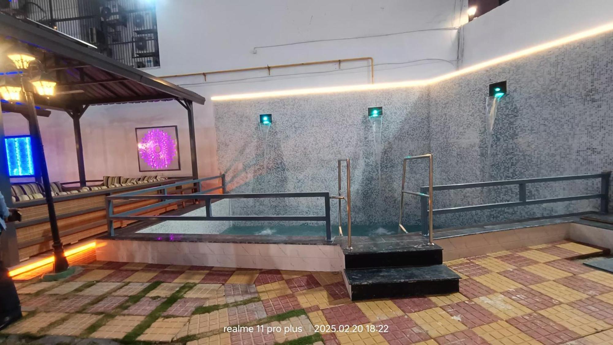 Twin Towers Bed and Breakfast Greater Noida Buitenkant foto