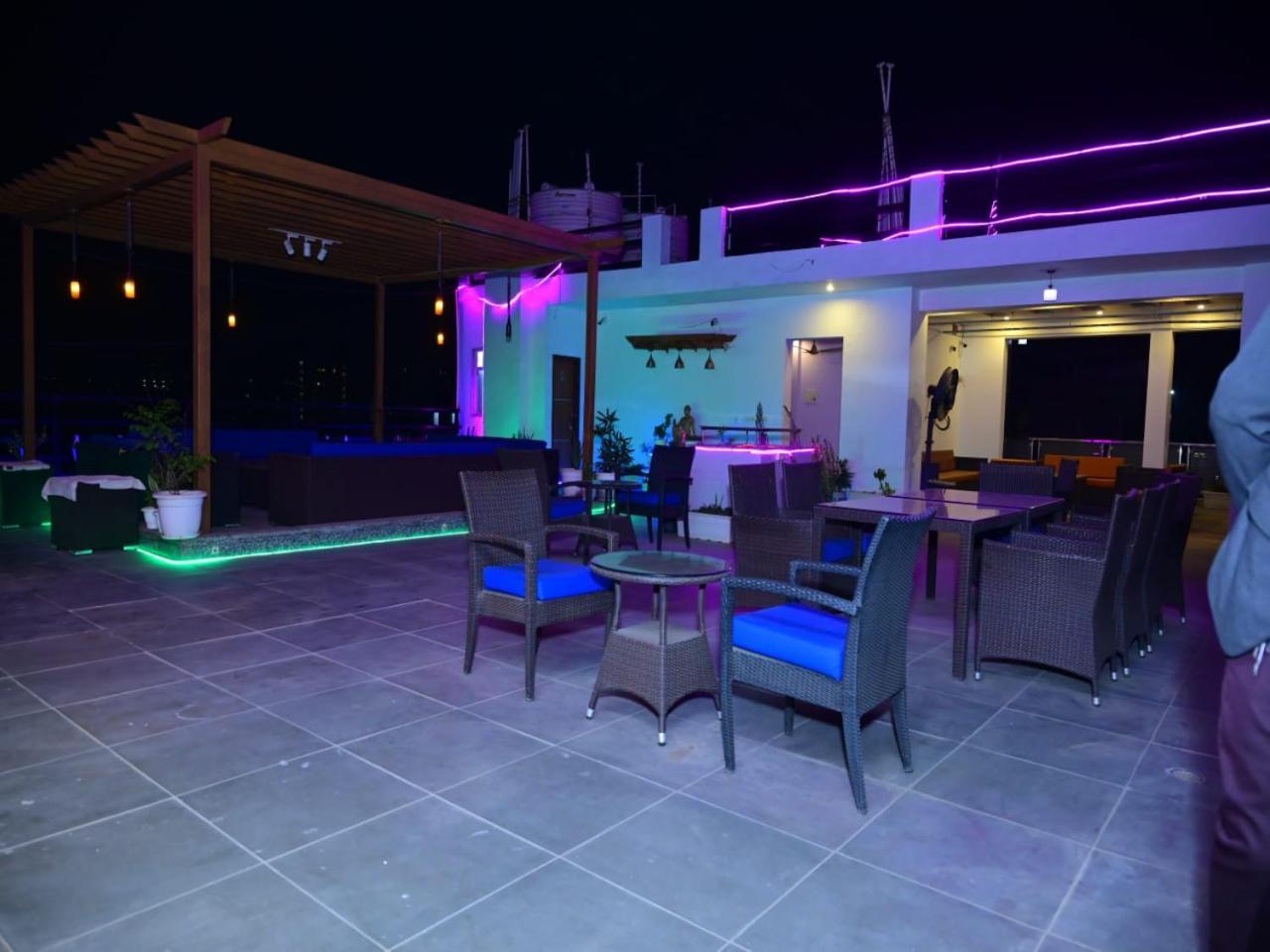 Twin Towers Bed and Breakfast Greater Noida Buitenkant foto