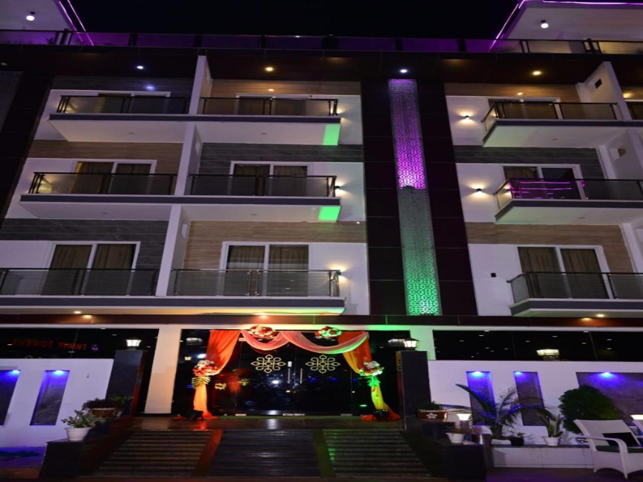 Twin Towers Bed and Breakfast Greater Noida Buitenkant foto