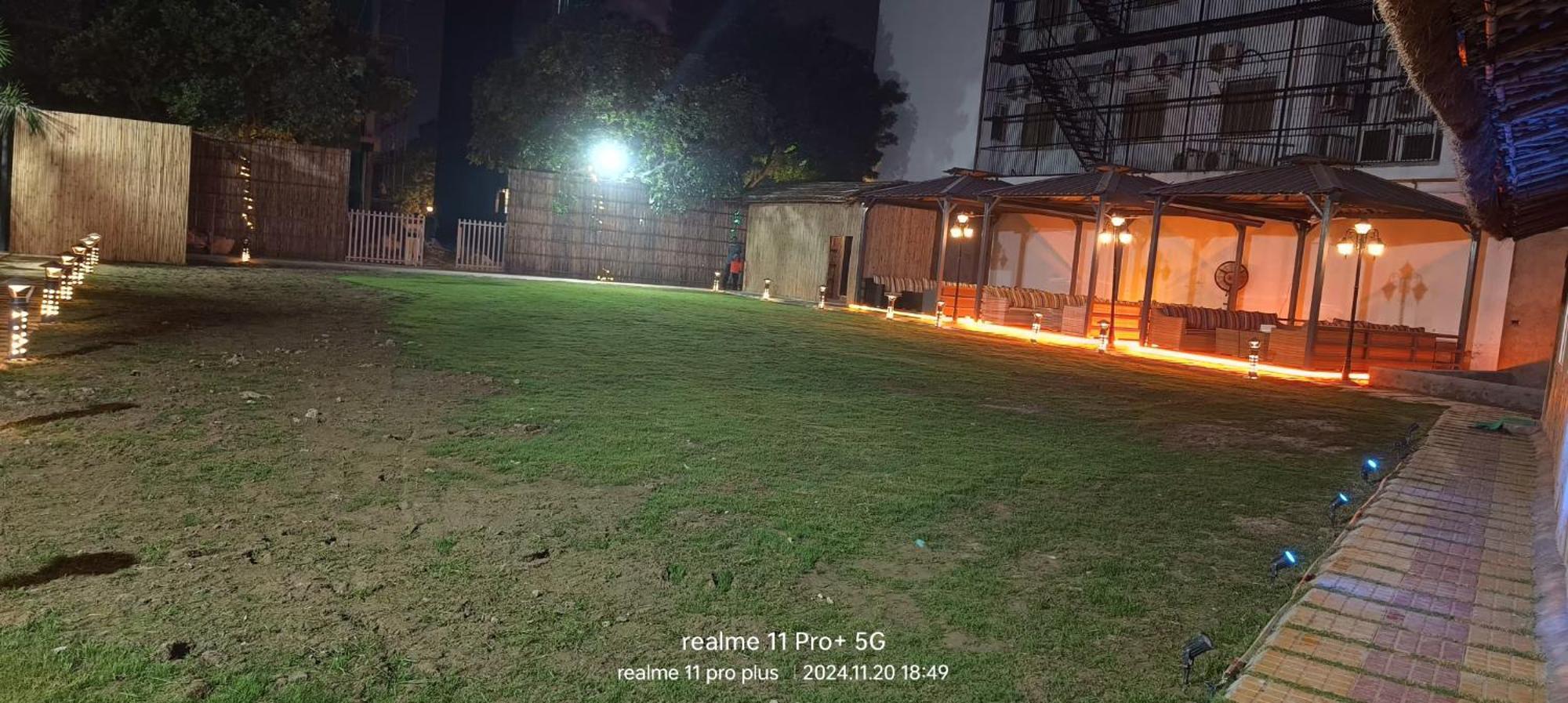 Twin Towers Bed and Breakfast Greater Noida Buitenkant foto